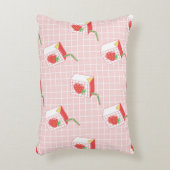 かわいいイチゴミルクの継ぎ目のない模様 アクセントクッション (正面(垂直))