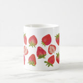 かわいいイチゴ柄 – おもしろいフルーツデザイン コーヒーマグカップ (中央)