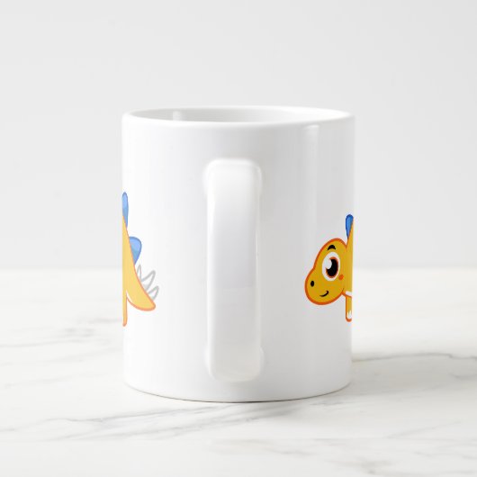 かわいいイラストレーションのステゴサウルス。 ジャンボコーヒーマグカップ (裏面)
