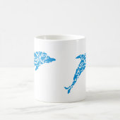 かわいいイルカの形を形作っている青いイルカ コーヒーマグカップ (中央)