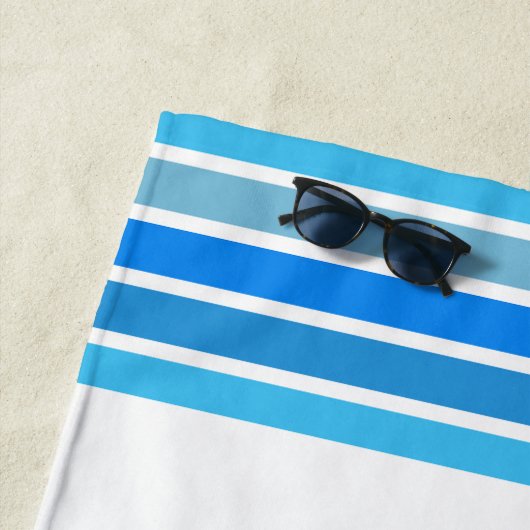 かわいいイルカの恋人に名前を付ける ビーチタオル (インサイチュ)