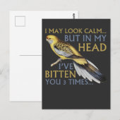 かわいいインコに見えて実は3回も噛んだわ ポストカード (正面/裏面)