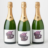 かわいいウィッチキャットイン紫クラシック帽子Tシャツ スパークリングワインラベル (ボトル)