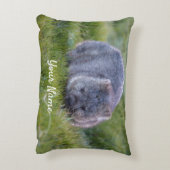 かわいいウォンバット野生動物オーストラリア緑 アクセントクッション (裏面(縦))