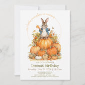 かわいいウサギとカボチャの秋の誕生日 招待状 (正面)