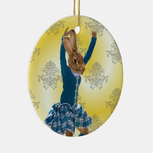 かわいいウサギのスコットランドの高地のダンサー セラミックオーナメント (右)