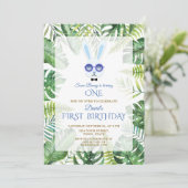 かわいいウサギのトロピカルグリーン 少年 1歳の誕生日 招待状 (スタンド正面)