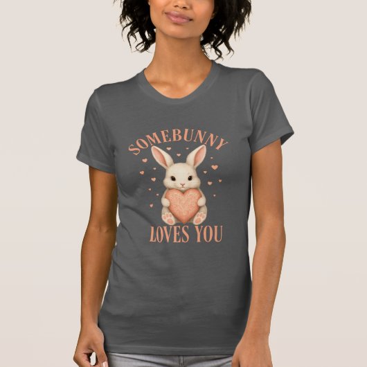 かわいいウサギの暗灰色Tシャツ Somebunny Loves You Tシャツ (正面)