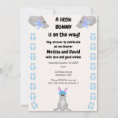かわいいウサギの男の子がやってくる！おめでとうの招待状 招待状 (正面)