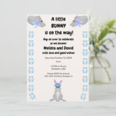 かわいいウサギの男の子がやってくる！おめでとうの招待状 招待状 (スタンド正面)