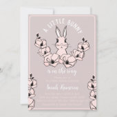 かわいいウサギ ピンクの花のベビーシャワー 招待状 (正面)