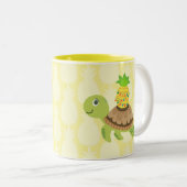かわいいウミガメのクリスマス ツートーンマグカップ (正面右)