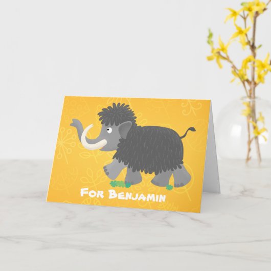 かわいいウーリーマンモスの漫画イラストレーション カード (黄色い花)