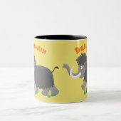 かわいいウールのマンモス漫画イラストレーション ツートーンマグカップ (中央)