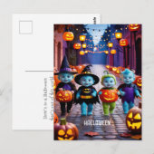 かわいいエイリアンズトリックまたはトレーターのハロウィンシーン ポストカード (正面/裏面)