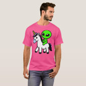 かわいいエイリアンライディングユニコーン Tシャツ (正面フル)