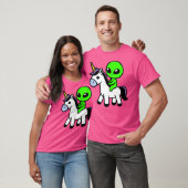 かわいいエイリアンライディングユニコーン Tシャツ (ユニセックス)