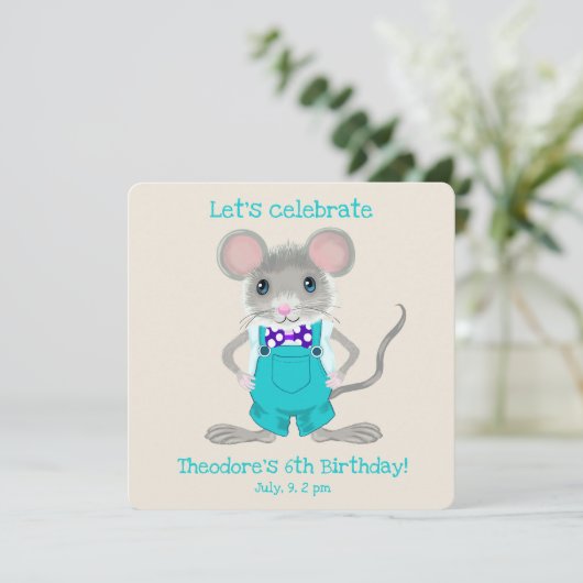 かわいいエレガント小さなマウスカスタム誕生日 招待状 (スタンド正面)