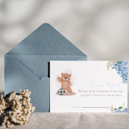 かわいいオムツのラッフル赤ちゃんシャワーを持つ男の子だ 招待状