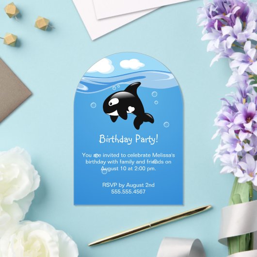 かわいいオルカクジラの誕生日パーティー アクリル招待状 (インサイチュ (ウェディング))