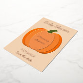 かわいいオレンジのジェンダーニュートラルなパンプキンベイビーシャワー 箔シーズンカード (回転した状態)