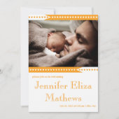 かわいいオレンジのストライプでベビーガールの発表 案内状 (正面)