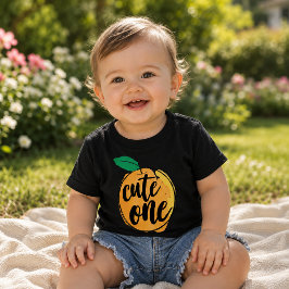 かわいいオレンジのTシャツ ベビーTシャツ
