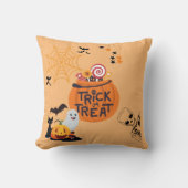 かわいいオレンジハロウィンすごいのトリックまたは治療 クッション (正面)