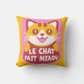 かわいいオレンジ色のタビー猫の漫画がニャーとフランスの鳴く クッション (正面)