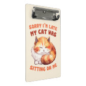 かわいいオレンジ色のタビー猫 – 遅れてごめんなさい ミニクリップボード (アングル)