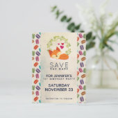 かわいいオレンジ色の狐に花輪 Save the Date ポストカード (スタンド正面)