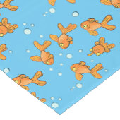 かわいいオレンジ色の金魚の漫画イラストレーション ショートテーブルランナー (コーナー)