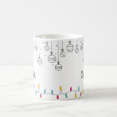 かわいいオーナメントとクリスマスライトあなたの名前 コーヒーマグカップ (中央)