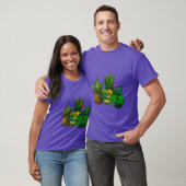 かわいいカエルが植物とオタマジャクシの世話をするアート Tシャツ (ユニセックス)