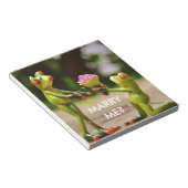 かわいいカエルと結婚おもしろいする ノートパッド (アングル)