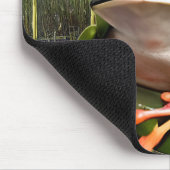 かわいいカエルonピンクの花枝 マウスパッド (コーナー)