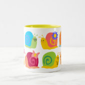 かわいいカタツムリの幸せ ツートーンマグカップ (中央)