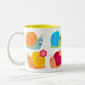 かわいいカタツムリの幸せ ツートーンマグカップ (左)