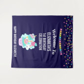 かわいいカップケーキとハッピーアイスクリーム誕生日 タペストリー (正面(横))