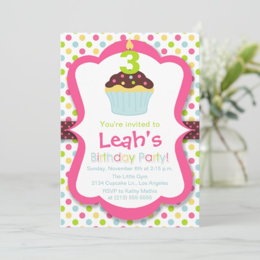 かわいいカップケーキキャンドルバースデーパーティーの招待状 招待状 (スタンド正面)