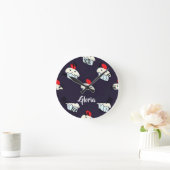 かわいいカップケーキ（青） ラウンド壁時計 (ホーム)