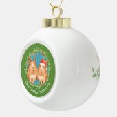 かわいいカップルのモルモットリース セラミックボールオーナメント (右)