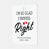 かわいいカップルの右にスワイプ メタルオーナメント (正面左)