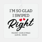 かわいいカップルの右にスワイプ メタルオーナメント (正面)