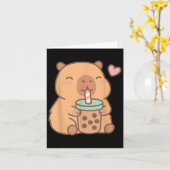 かわいいカピバラ キュート アニメ バブルティーを飲むのが好き カード (黄色い花)