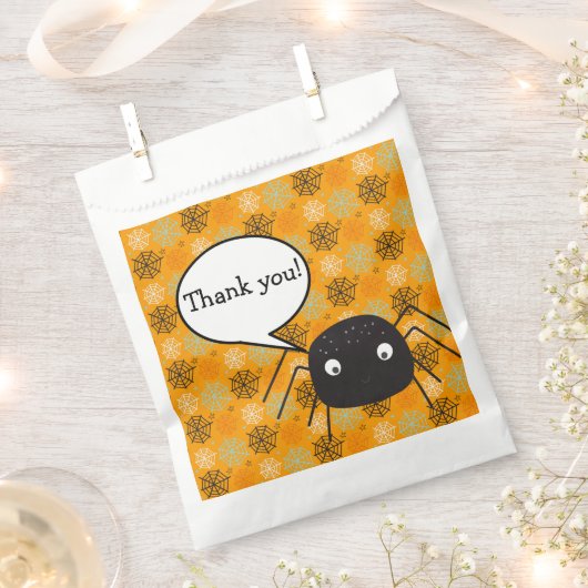 かわいいカボチャのオレンジ色のスパイダー&スパイダーウェブパターン（の模様が）ある フェイバーバッグ (クリップ留めされた状態)