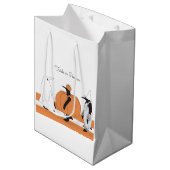 かわいいカボチャのペンギン面白いハロウィーン ミディアムペーパーバッグ (正面アングル)