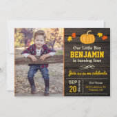 かわいいカボチャの男の子 秋の誕生日写真招待状 招待状 (正面)