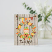 かわいいカボチャの赤ちゃん、葉のリースの秋の感謝祭 ポストカード (スタンド正面)