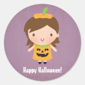 かわいいカボチャ女の子はそれほど怖くない子供のハロウィーン ラウンドシール (正面)